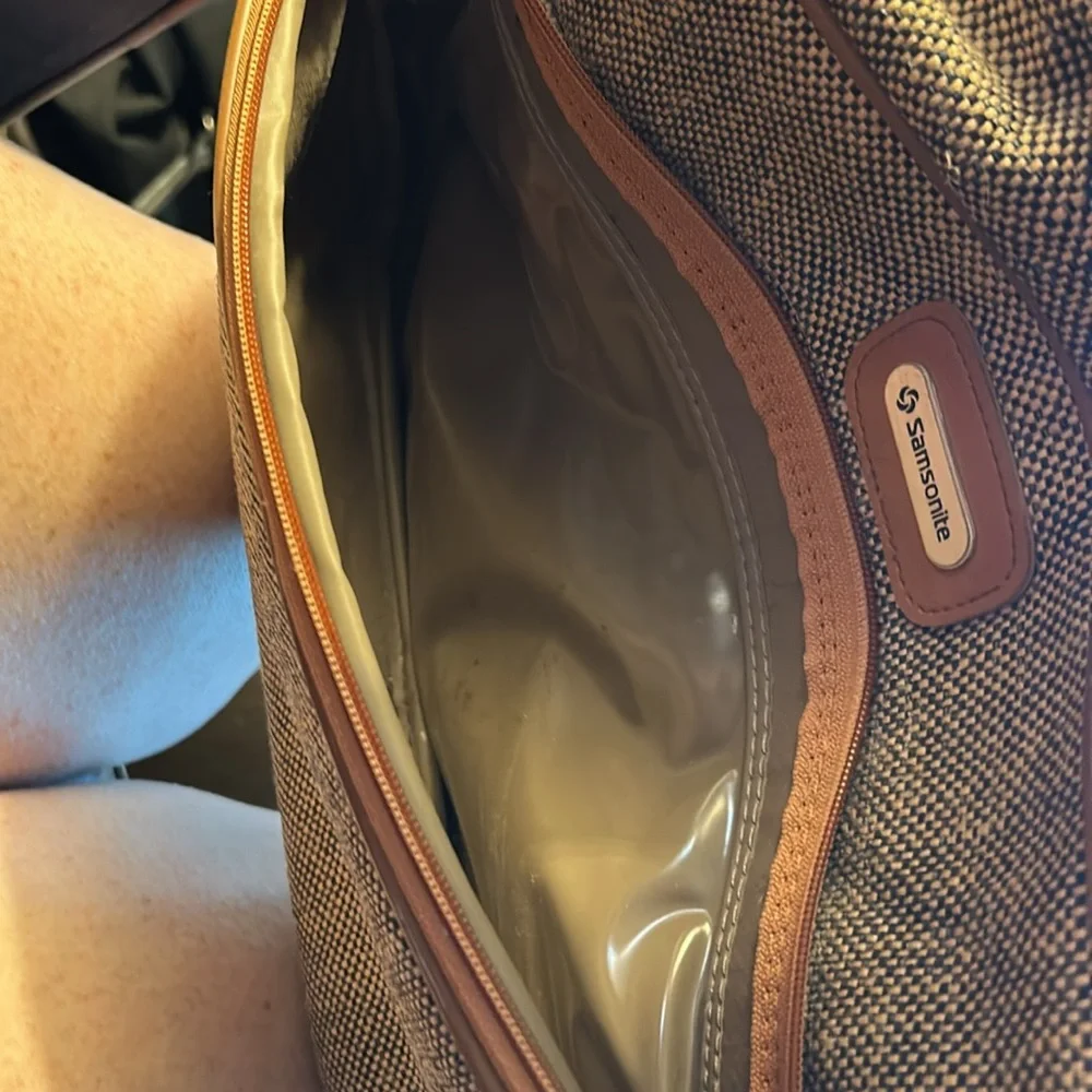 Like new vintage 1981, Samsonite carryon bag!